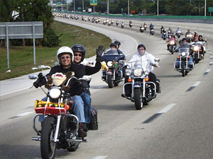 Motosiklet sürücülerinden protesto!