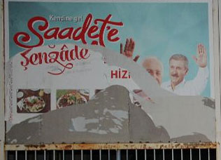 Of'ta Saadet Partisi reklamına saldırı!