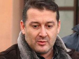 Cezaevinden piyasayı dolandırdı!