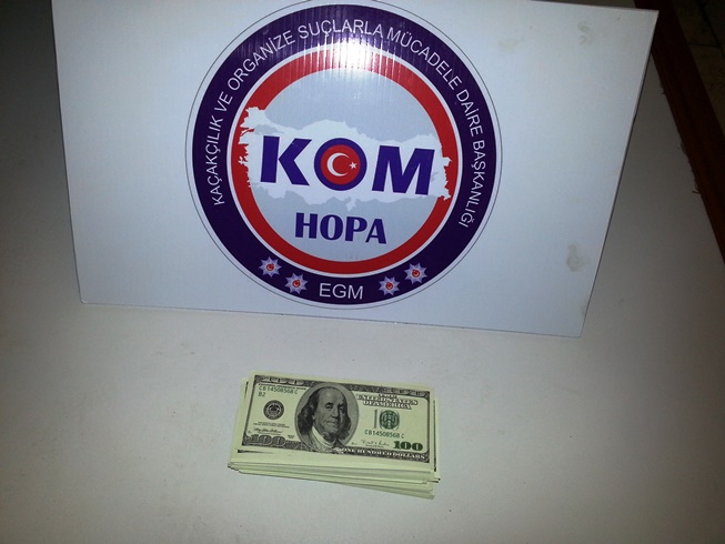 Hopa'da sahte 30 bin dolar yakalandı