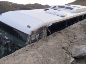 Öğrencileri taşıyan otobüs kaza yaptı!