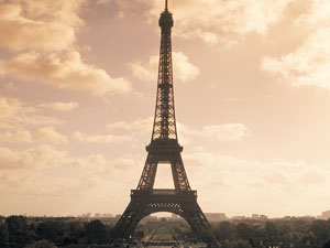 Eyfel'de yankesici isyanı!