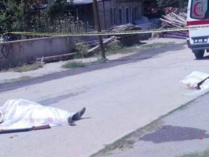 Önce eşini sonra kendini vurdu