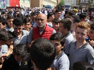 Hikmet Karaman forma dağıtmak isteyince...