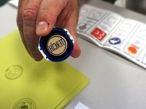 Almanya'da oy kullanan sayısı 300 bini geçti