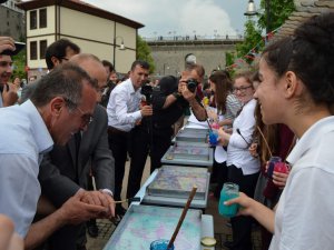 Trabzon'da ilginç ebru denemesi