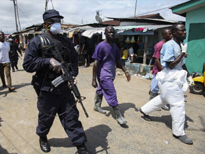 Ölü akrabalarını giydirip kaçırmak istediler