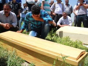 Aile son yolculuğuna uğurlandı!