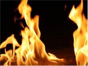 Fabrika 10 saat boyunca yandı!