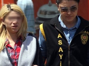 Hem fuhuş yapıyor hem de yaptırıyor!