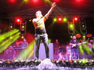 Ceceli Bayburt’u coşturdu