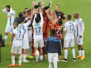 Rize maçında ilginç anlar! Hakem...