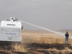 Tarladaki yangına TOMA müdahale etti