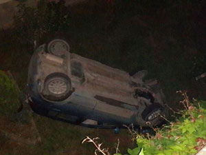 Trabzon'da virajı alamayan araç...