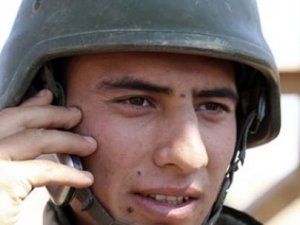 Yasak kalktı, asker o telefona hücum etti!