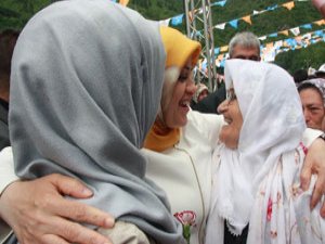 "CHP ve MHP'li kadınların da adayıyım"