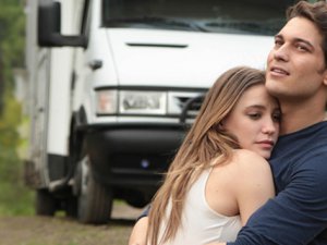Medcezir'de Serenay ve Çağatay'dan Beyaz sürprizi