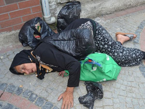 70’lik teyzenin yaptığına bakın!