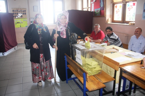 Trabzon'da kazma ile sandığa gittiler