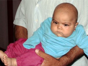 7 aylık bebeği sokağa bırakıp kaçtılar!