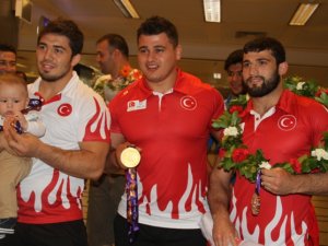 Şampiyon yurda döndü!