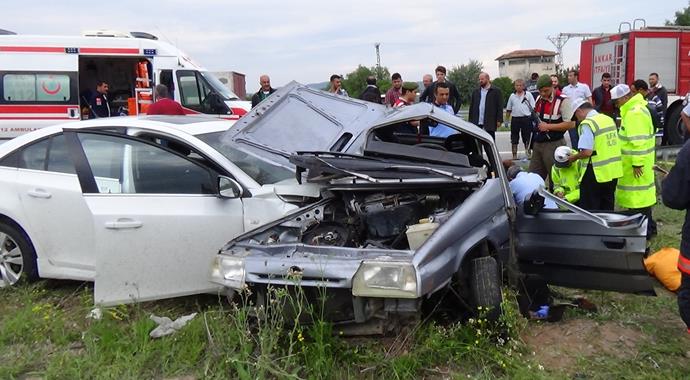 Ankara'da feci kaza: 3 ölü, 5 yaralı