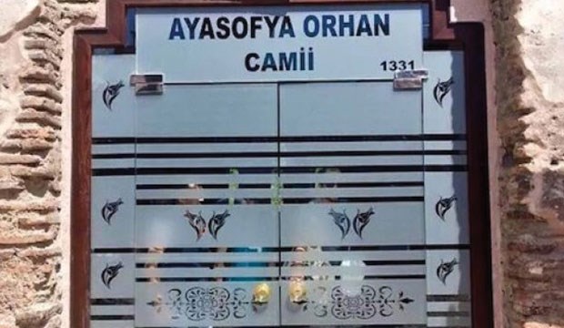 1700 yıllık tarihi esere buzlu camdan kapı!