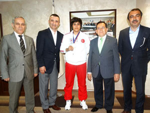 Busenaz'a TTSO'dan ödül!