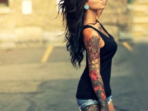 Dövmeli anneye emzirme yasağı!