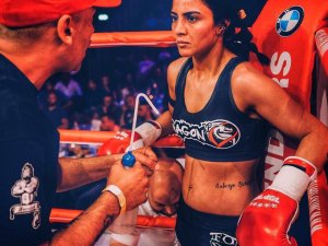 Sabriye o ringden inmedi!