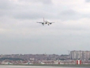 Uçaktan çatıya ceset düştü