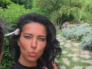 Burcu Esmersoy esmer güzeli oldu!