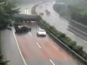 Otoyol buz pistine döndü!