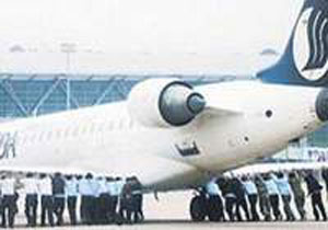 Uçağa bir el atın da itelim!