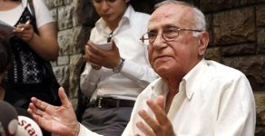 Duayen Gazeteci Cüneyt Arcayürek Hayatını Kaybetti