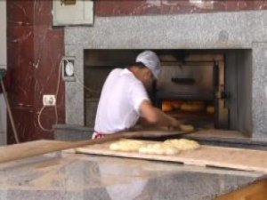 Kemençe eşliğinde ramazan pidesi