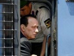 Piyonları değil ucuz tetikçilere...