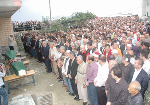 Akkan ailesi yasa boğuldu