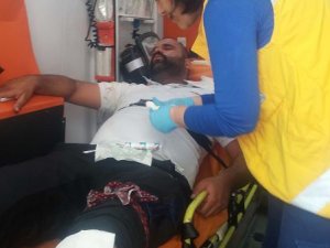 Trafik polisi tartıştığı minibüs şoförünü bacağından vurdu