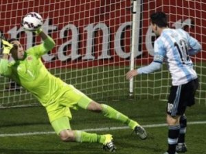 Ospina Messi'ye geçit vermedi