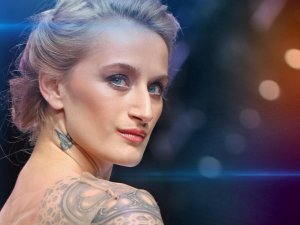 Didem Soydan takipçilerine popo gösterince...