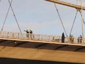 Boğaziçi Köprüsü'nde intihar etti