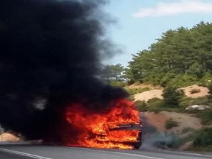 Alev alev yandı: 3 ölü