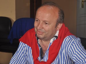 Paris'ten Hacıosmanoğlu'na: Gurbetçiyiz Piyon değil!