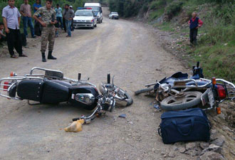 İki motosiklet çapıştı!