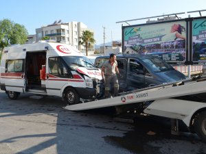 Söke'de bu kez ambulans kaza yaptı!