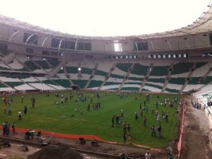 Ziyarette çimler zarar gördü!