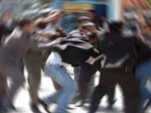 Güzel Sunucuya Dövüş Dersi!