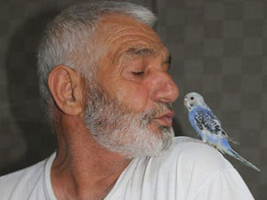 Trabzon'da bu adamı görenler şaşırıyor!