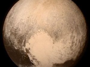 Plüton'a tarihi uçuş